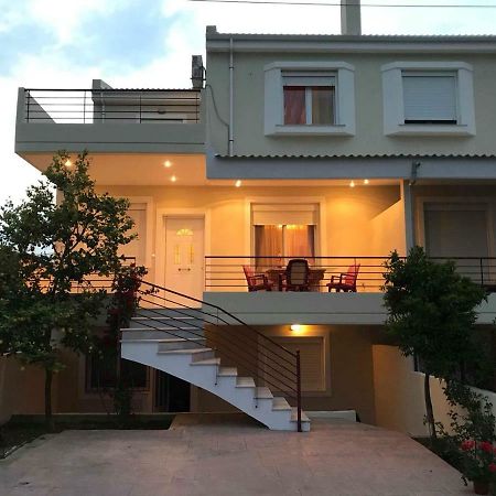 Amazing House In Kiato Near The Beach Esterno foto