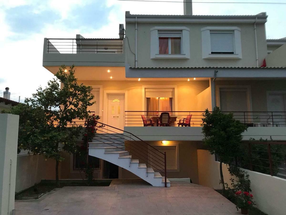 Amazing House In Kiato Near The Beach Esterno foto
