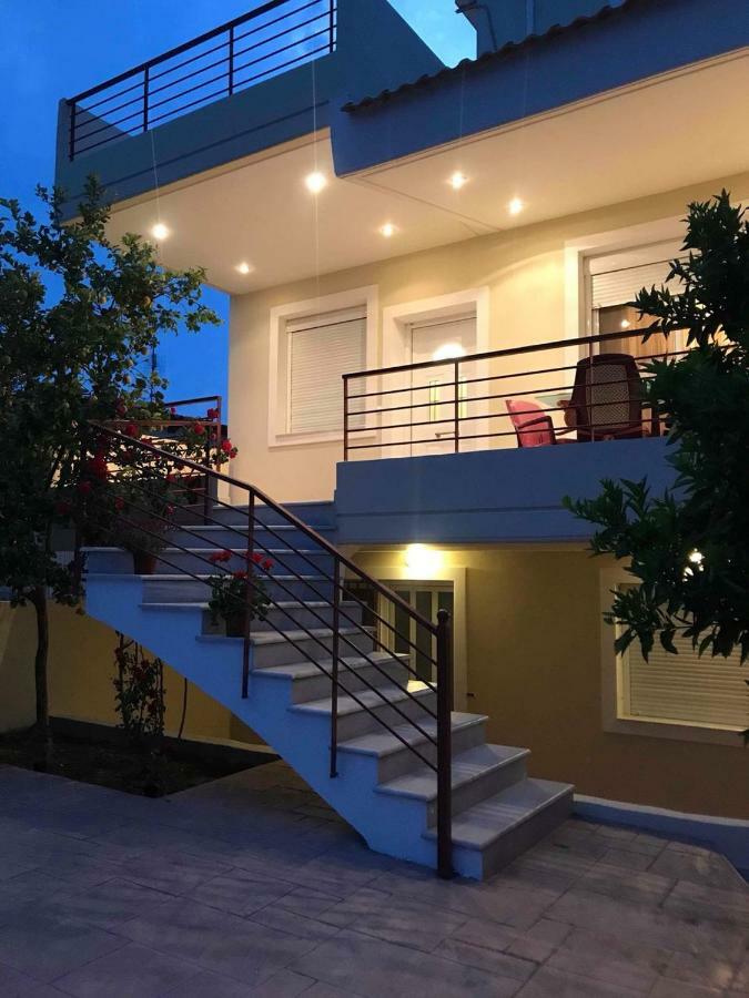 Amazing House In Kiato Near The Beach Esterno foto