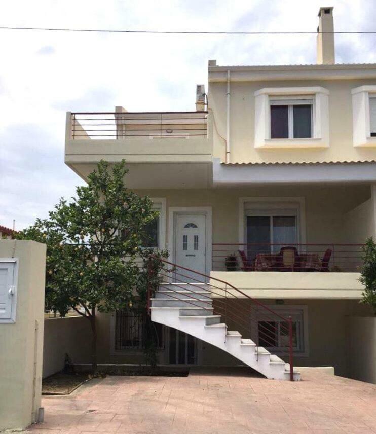 Amazing House In Kiato Near The Beach Esterno foto