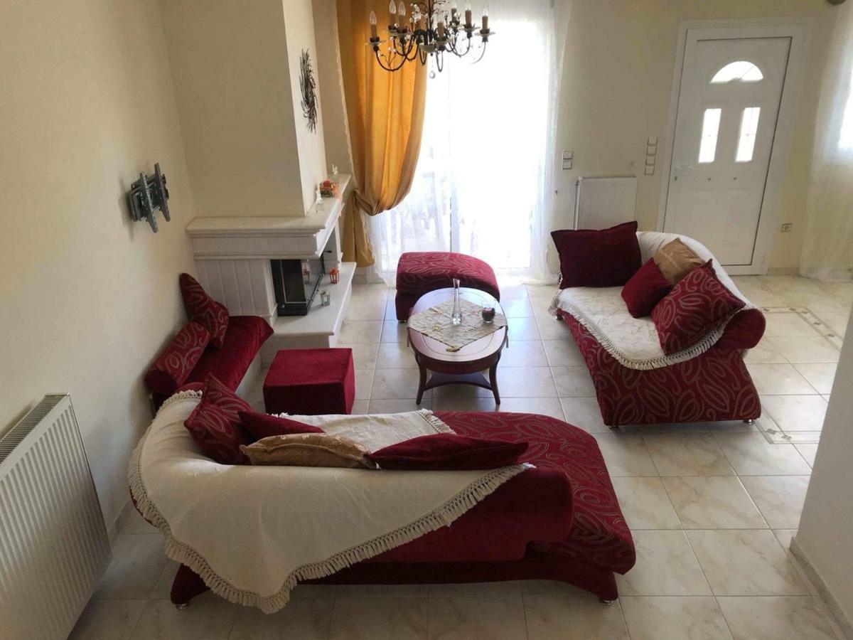 Amazing House In Kiato Near The Beach Esterno foto