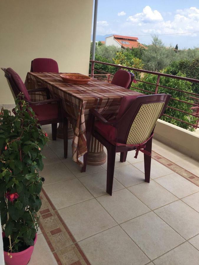 Amazing House In Kiato Near The Beach Esterno foto