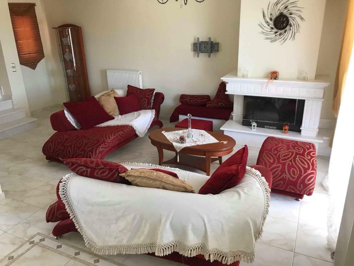 Amazing House In Kiato Near The Beach Esterno foto