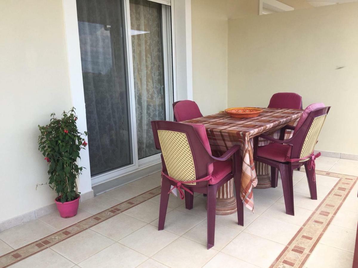 Amazing House In Kiato Near The Beach Esterno foto