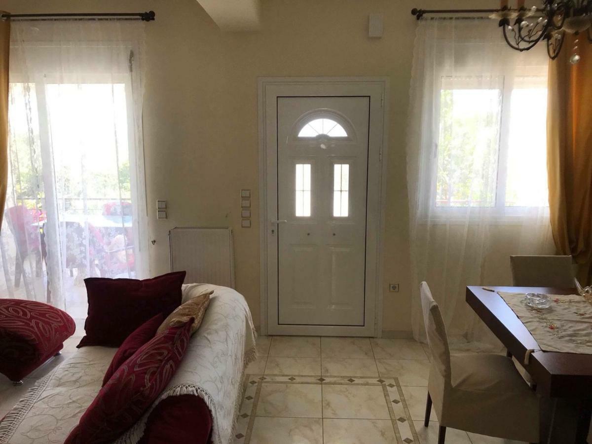 Amazing House In Kiato Near The Beach Esterno foto
